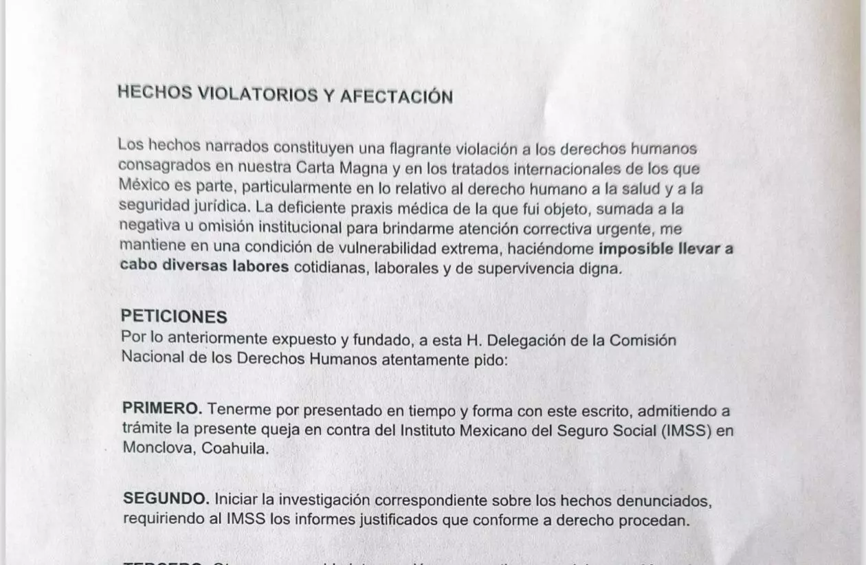 La queja solicita la intervención de la CNDH para investigar los hechos y determinar las posibles responsabilidades derivadas de la atención médica