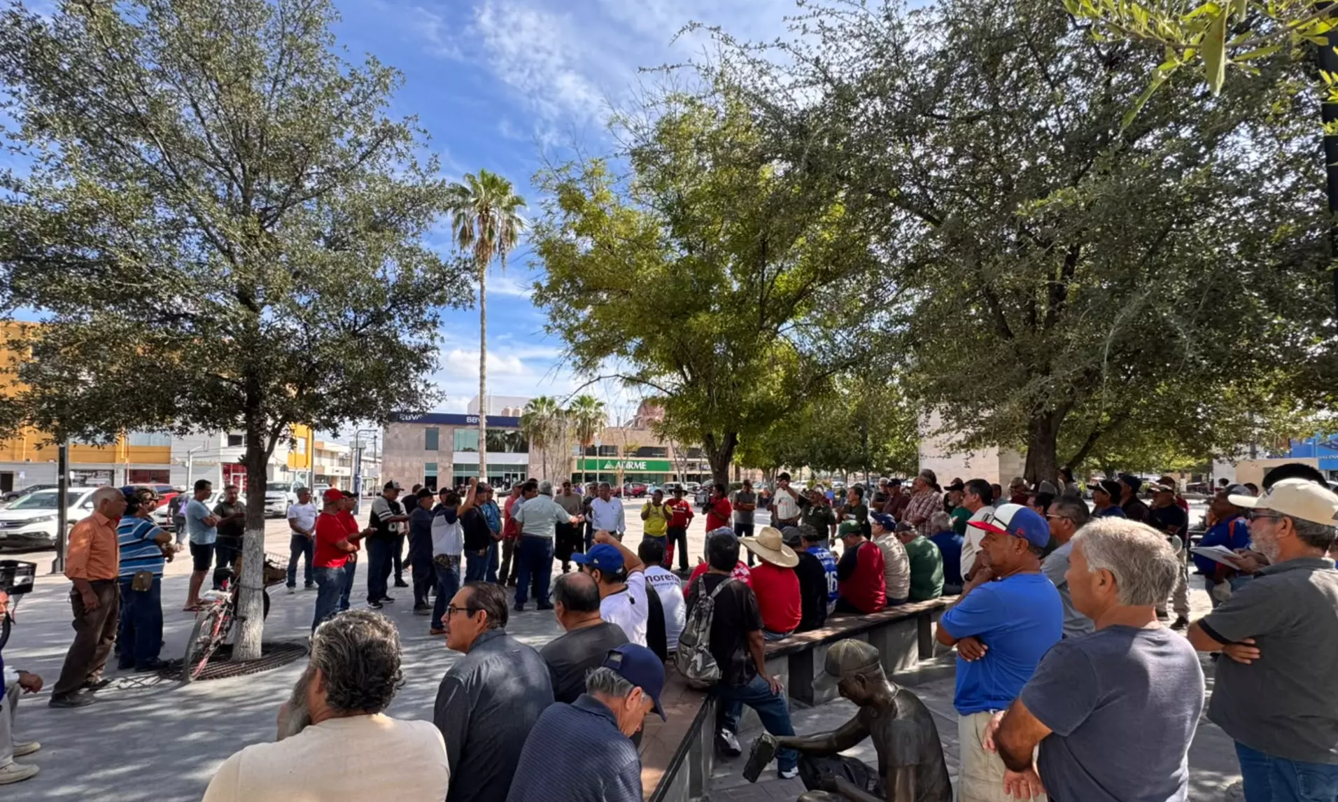 A horas de que venza el plazo para el depósito de garantía de los postores interesados en Altos Hornos de México, el Grupo de Defensa Laboral mant