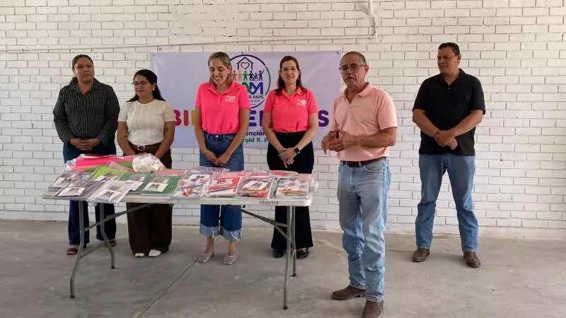 La entrega fue posible gracias a una colecta organizada entre empresarios locales e integrantes del DIF Monclova, quienes se sumaron a la iniciativa para apoyar a los niños que asisten al centro con el material necesario para iniciar sus clases.
