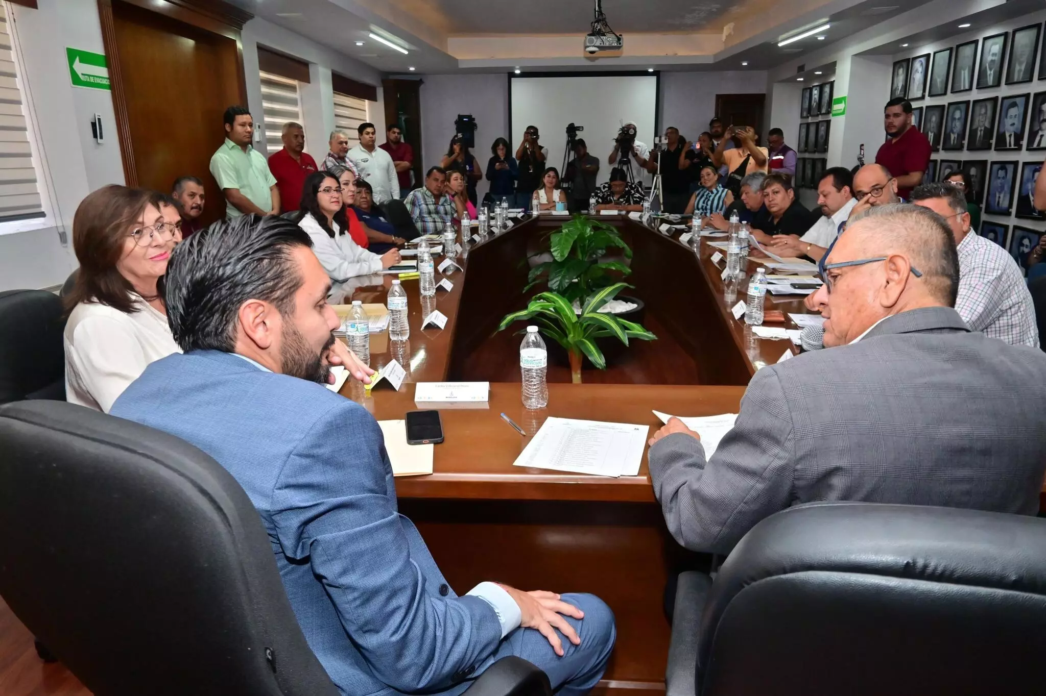 Claudia Sheinbaum Pardo, presidenta de México, aún tiene temas pendientes con Monclova y Coahuila, señaló el alcalde Carlos Villarreal.
