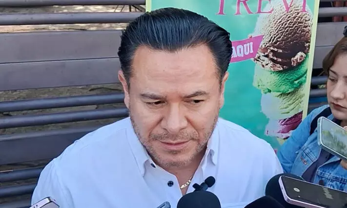 En otro orden de ideas, comentó que el gobernador de Coahuila sigue de cerca los proyectos para el Estado, a fin de que los recursos destinados lleguen y se apliquen correctamente.