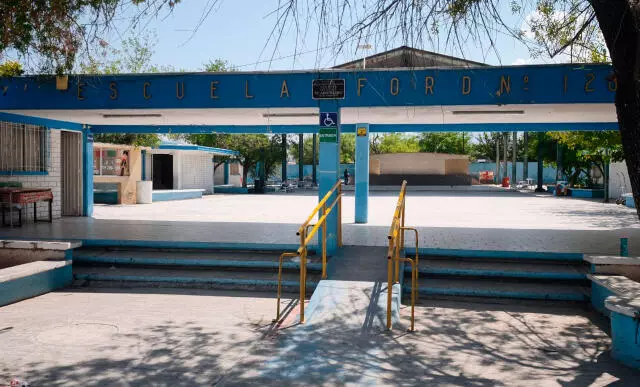 El jefe de sector, Juan Antonio de la Fuente, informó que 200 alumnos cursan con normalidad su jornada educativa de 8:00 a 13:00 horas.