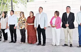 Dirige mensaje de bienvenida a los estudiantes, docentes y personal administrativo