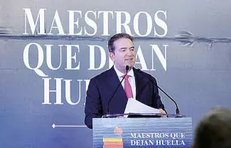 Francisco Juaristi Santos, encabezó un emotivo homenaje al magisterio