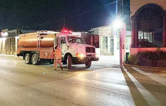 Un conato de incendio registrado en un predio ubicado junto a los restaurantes Los Comales, movilizó a los elementos del Heroico Cuerpo de Bomberos.