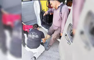 Un motociclista de 50 años, resultó lesionado luego de protagonizar un accidente vial contra un automóvil.
