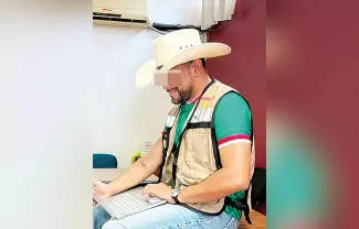 La mujer señaló a Daniel Esquivel Miranda, quien presuntamente se desempeña como Servidor de la Nación