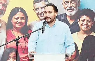 El alcalde Carlos Fernando Villarreal Pérez llamó a los jóvenes a fortalecer sus vínculos con quienes los rodean.