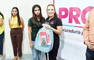 El alcalde Javier Flores Rodríguez, acompañó en el evento a la subprocuradora Martha Herrera