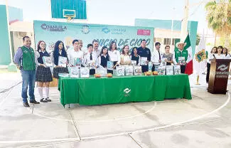 Durante el evento se realizó la entrega de mil 145 libros