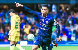 Cruz Azul tuvo todo para humillar al América, pero terminó ganando 4-3 y pidiendo la hora en el Clásico Joven.