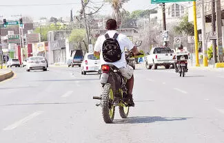 “Vale más la integridad física que ahorrarse el transporte. Nos falta mucha educación vial”, advirtió Arturo Cabrera Barrón.