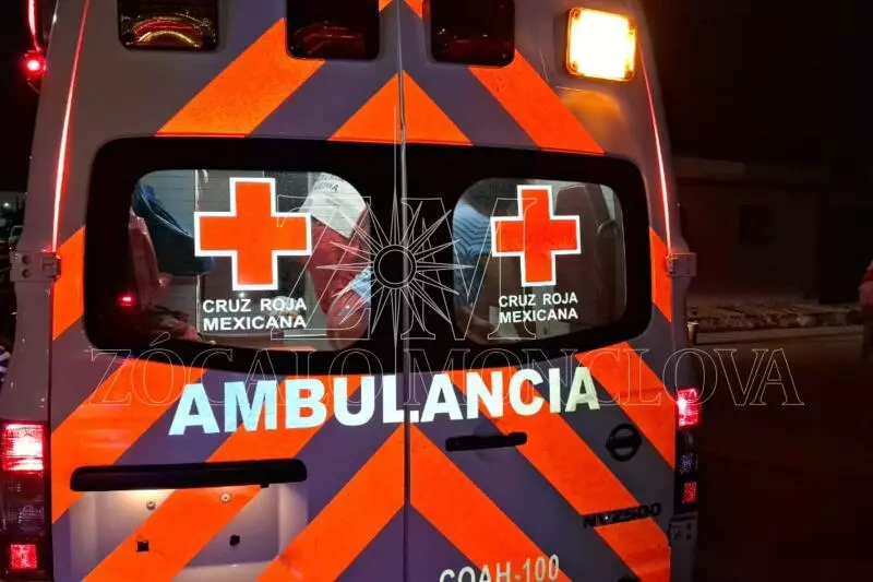 El reporte fue recibido cerca de las 21:44 horas, señalando como ubicación un domicilio situado sobre la avenida Sidermex, en su cruce con la calle 