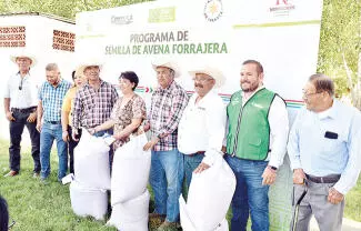 Se llevó a cabo la entrega de semilla de avena forrajera correspondiente al ciclo otoño-invierno, a ejidatarios del municipio de Nadadores.