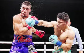 Con esta victoria retiene el campeonato interino superligero del Consejo Mundial de Boxeo