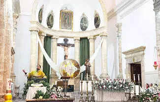 Durante la misa de este domingo en la Parroquia de Santiago Apóstol, monseñor Néstor Martínez llamó a los fieles a no dejarse llevar por la envid