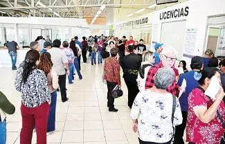 Las oficinas de la dependencia estatal estuvieron abarrotadas de contribuyentes