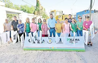 El alcalde Carlos Fernando Villarreal Pérez, puso en marcha la mañana de ayer los trabajos de pavimentación de la calle Privada 10.