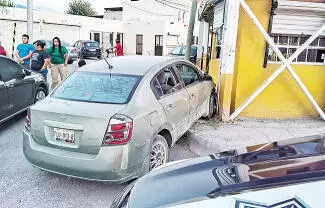La conductora presuntamente no respetó el señalamiento de alto, provocando el accidente