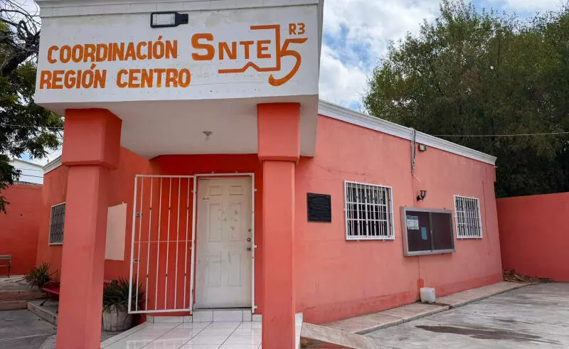 Ante el brote de Covid registrado en la Escuela Normal de Monclova, el magisterio de la Región Centro se mantiene en alerta, sin caer en alarmismo, aplicando los filtros sanitarios aprendidos durante la pandemia.