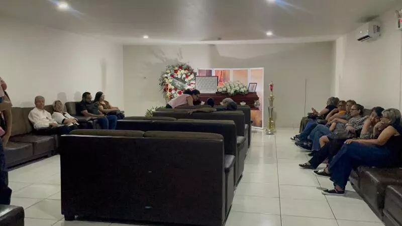 Familiares, amigos y decenas de ex pacientes despidieron al doctor Cutberto Solís Oyervides, quien fuera alcalde y diputado.
