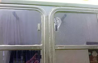 Agreden a las unidades que transportan personal a las maquiladoras, poniendo en riesgo su vida y causando daños a las unidades