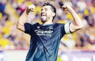 Henry Martín marcó su primer hat-trick en tres años y el América impuso su ley en su visita a Aguascalientes al derrotar 4-2 al Necaxa. 