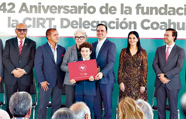 Distinguen labor de forjadores de la radio y televisión en Coahuila
