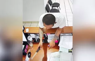 El sujeto asaltó el laboratorio con arma blanca