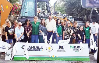 El presidente municipal, Carlos Fernando Villarreal Pérez, se reunió ayer con familias de la colonia Deportivo.