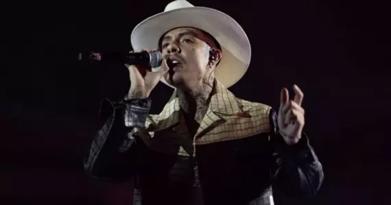 El cantante de corridos tumbados generó preocupación en redes sociales