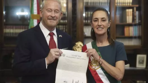 Por su parte, el diplomático no ha difundido alguna postura desde el domingo pasado cuando escribió sobre el operativo "espejo" en la frontera