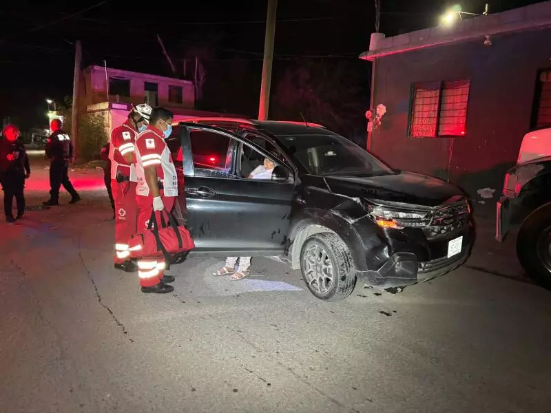 Debido a la fuerza del encontronazo, Ana Karen comenzó a presentar un fuerte dolor en el pecho, por lo que fue atendida en el lugar por paramédicos de la Cruz Roja.