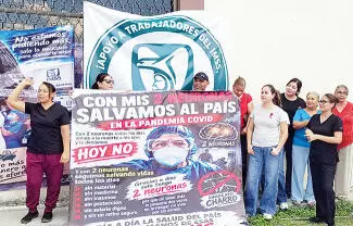 Un medio centenario de trabajadores del Seguro Social se manifestaron el día de ayer en la sede del sindicato de la Sección 12, ubicada en Piedras N