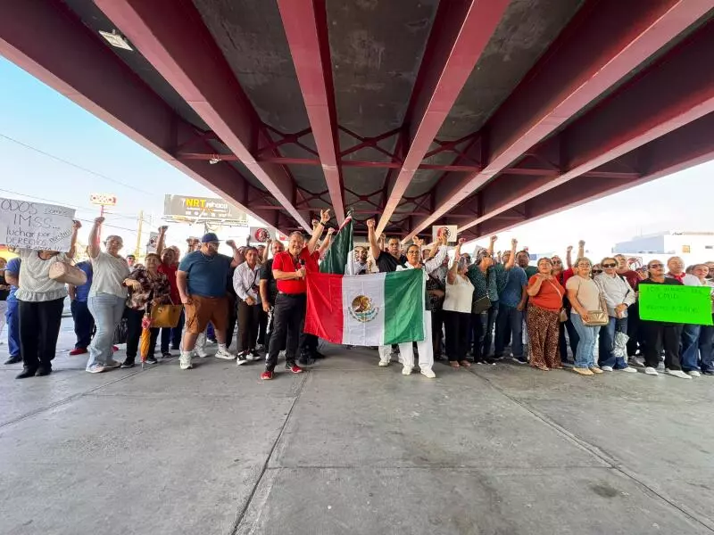 La protesta forma parte de una movilización nacional del personal de salud, que comenzó el viernes y se ha extendido a por lo menos cinco ciudades de Coahuila, así como a otras entidades del país.