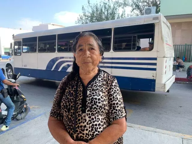 “¿Aquí hay camillas? Allá en Laredo no”, expresó al referirse a las carencias que, aseguró, también enfrenta el sistema de salud en aquella ciudad fronteriza.