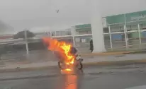 El siniestro se registró alrededor de las 08:00 horas, en el carril de circulación de oriente a poniente, a la altura de una plaza comercial.