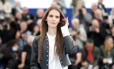 El jurado distinguió la ópera prima de la francesa Marion Le Corroller, una coproducción franco-belga sobre una interna que afronta presión laboral y transformaciones físicas en un servicio de urgencias
