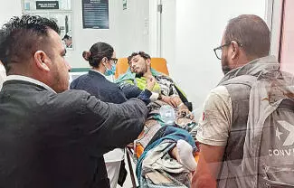 Los paramédicos detectaron que uno de los empleados presentaba una lesión en el brazo derecho, mientras que su compañero tenía un golpe en la cabe