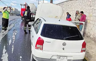 Presuntamente por una falla mecánica al desprenderse la manguera de gasolina del motor