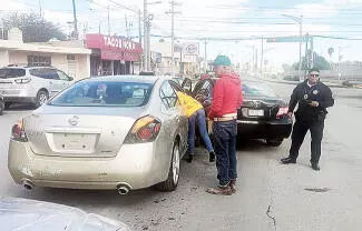 Afortunadamente, el percance vial no dejó personas lesionadas, únicamente daños materiales