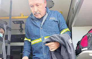 Leves daños materiales y un gran susto en un motociclista, fue el saldo que dejó el accidente