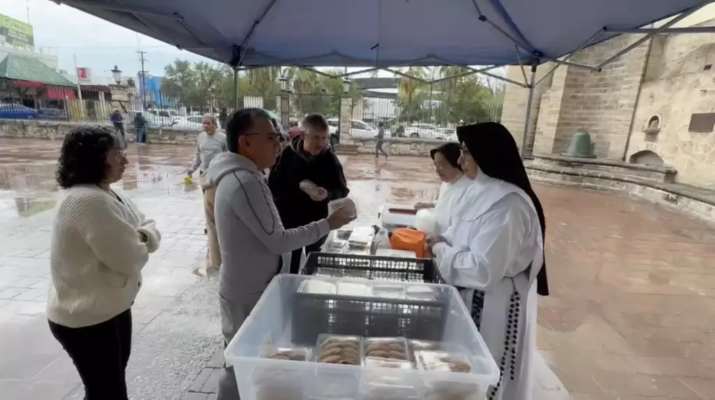 Venden en el templo, en capillas y también directo en la casa de Santa Teresita, donde siempre las encuentran.