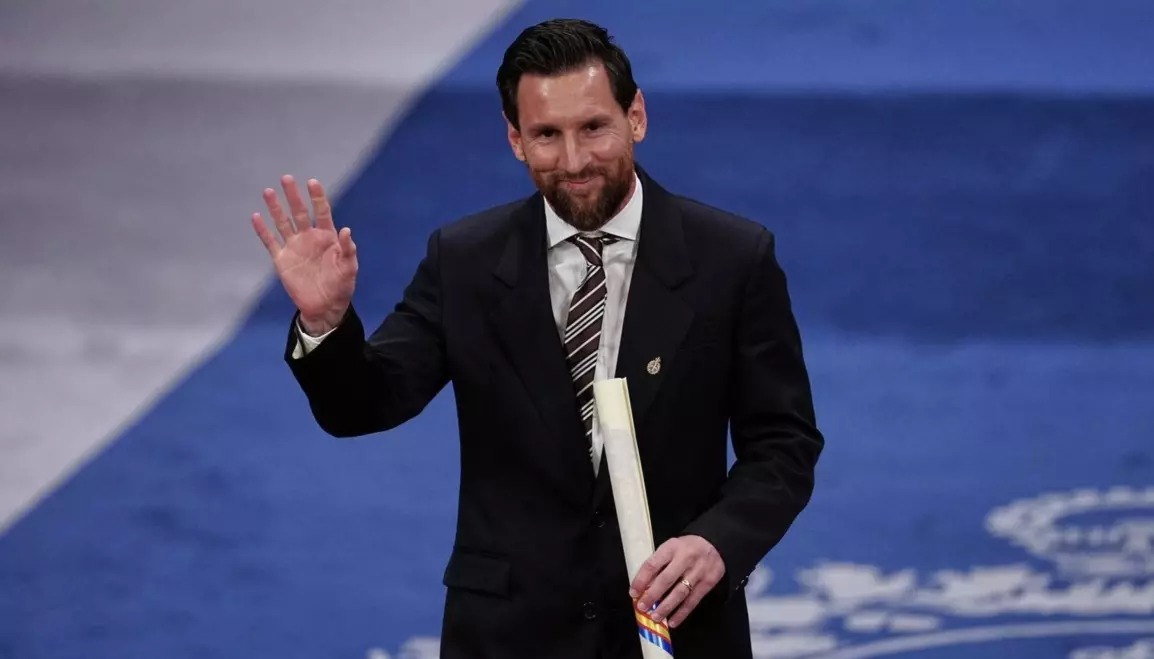 El astro argentino del futbol Lionel Messi acaparó gran parte de las miradas este viernes en la gala de entrega de los Premios Princesa de Asturias, donde recibió el galardón dedicado al deporte.