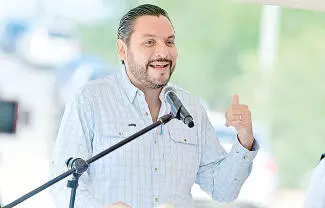 El alcalde Carlos Fernando Villarreal Pérez, busca atraer más empresas de la industria de semiconductores a Monclova.