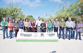 Autoridades municipales realizaron la entrega de obras de pavimentación hidráulica en las calles Ulises Dávila e Hidalgo.