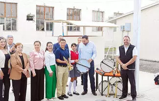 El alcalde Carlos Fernando Villarreal Pérez, encabezó los honores a la Bandera la mañana de ayer.