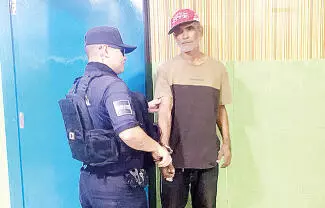 Lo que parecía una compra común terminó con un hombre en las celdas municipales.