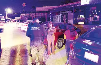 Una riña protagonizada por cuatro mujeres al interior del bar “La Nacional” terminó con dos de ellas expulsadas del establecimiento.
