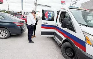 Tres menores presentaron molestias físicas tras un choque por alcance entre dos autos.
